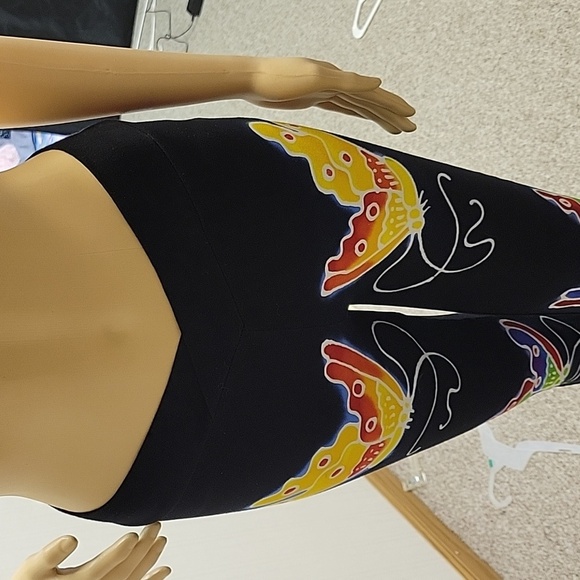 Designs by Naomi artistic yoga pants w/butterflies. Women's medium. Black - Picture 6 of 6